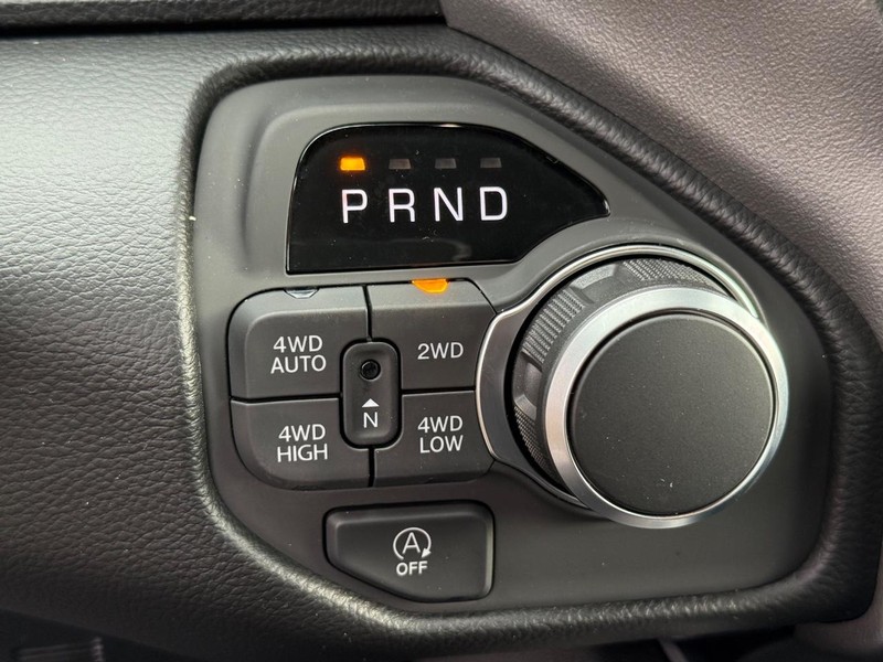Ram 1500 Vehicle Full-screen Gallery Image 24