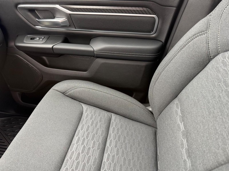 Ram 1500 Vehicle Full-screen Gallery Image 26