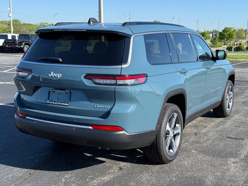 Jeep Grand Cherokee L Vehicle Full-screen Gallery Image 3