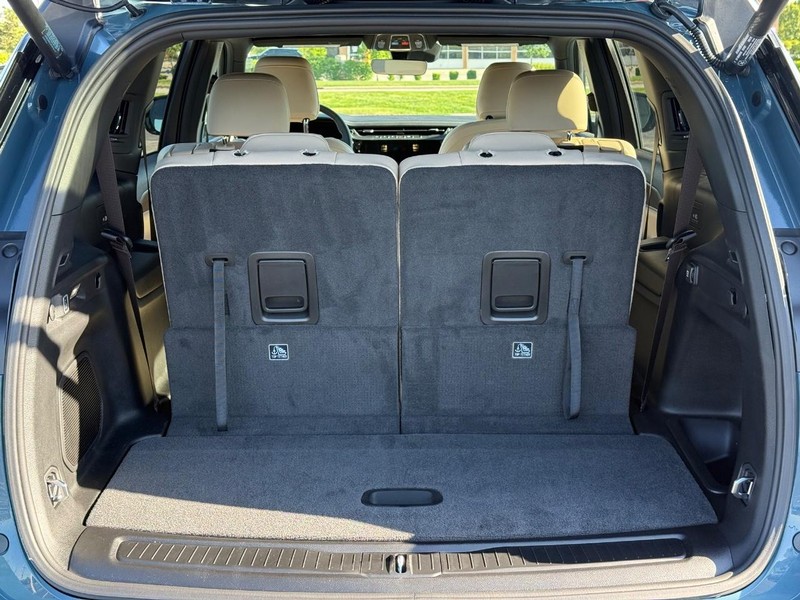 Jeep Grand Cherokee L Vehicle Full-screen Gallery Image 7