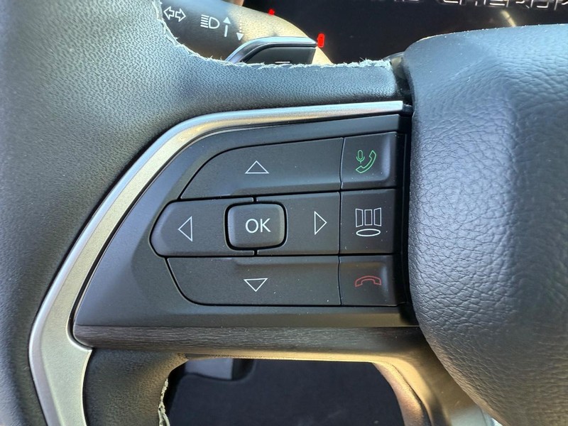 Jeep Grand Cherokee L Vehicle Full-screen Gallery Image 21