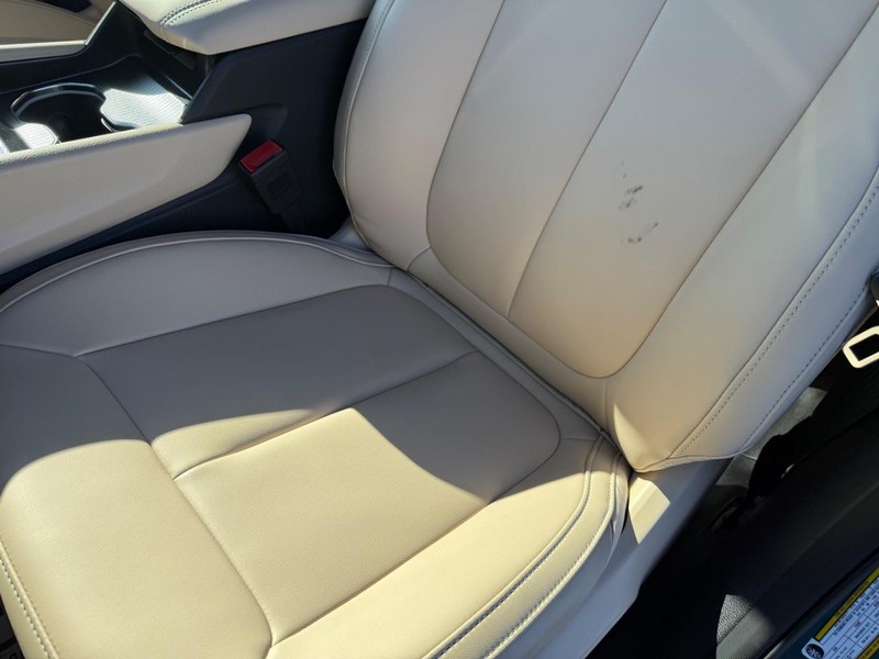 Jeep Grand Cherokee L Vehicle Full-screen Gallery Image 30