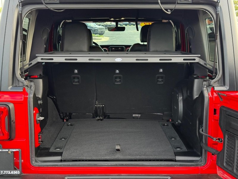 Jeep Wrangler Vehicle Full-screen Gallery Image 7