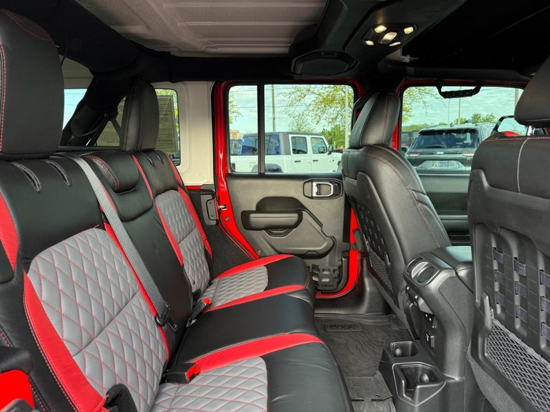 Jeep Wrangler Vehicle Full-screen Gallery Image 10