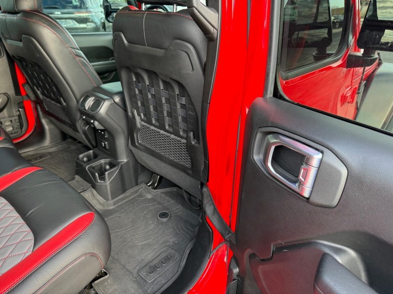 Jeep Wrangler Vehicle Full-screen Gallery Image 11