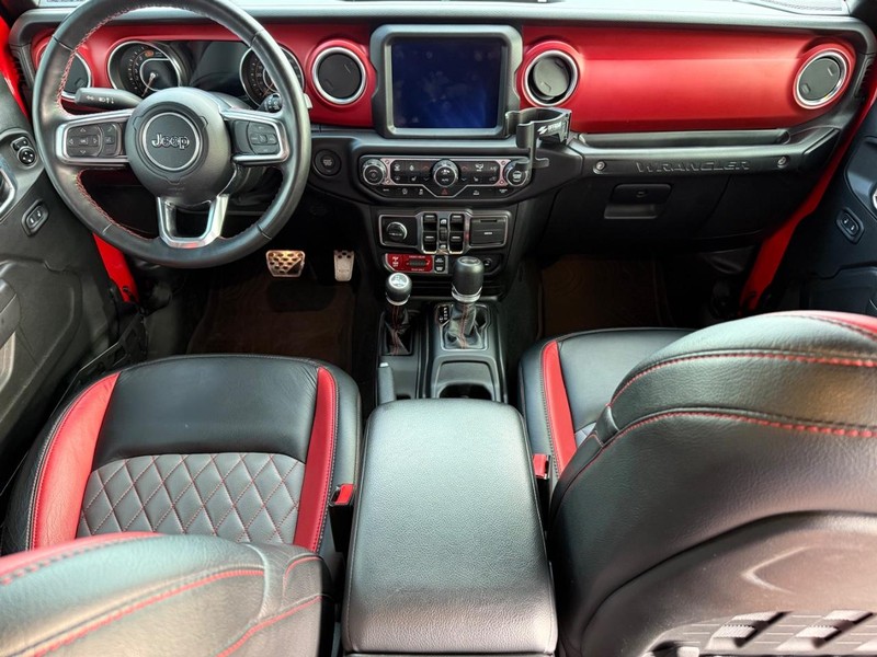 Jeep Wrangler Vehicle Full-screen Gallery Image 12
