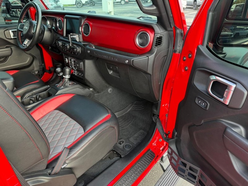 Jeep Wrangler Vehicle Full-screen Gallery Image 14