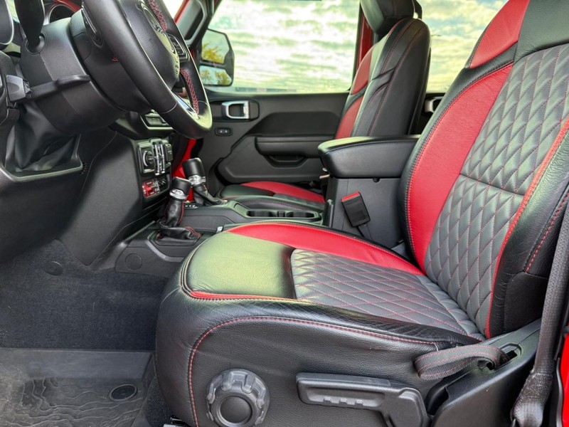 Jeep Wrangler Vehicle Full-screen Gallery Image 17