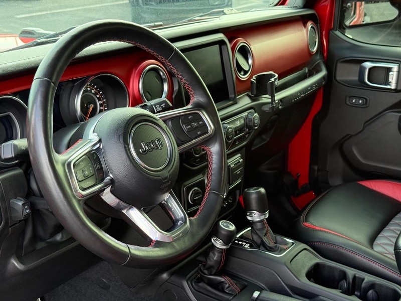 Jeep Wrangler Vehicle Full-screen Gallery Image 18