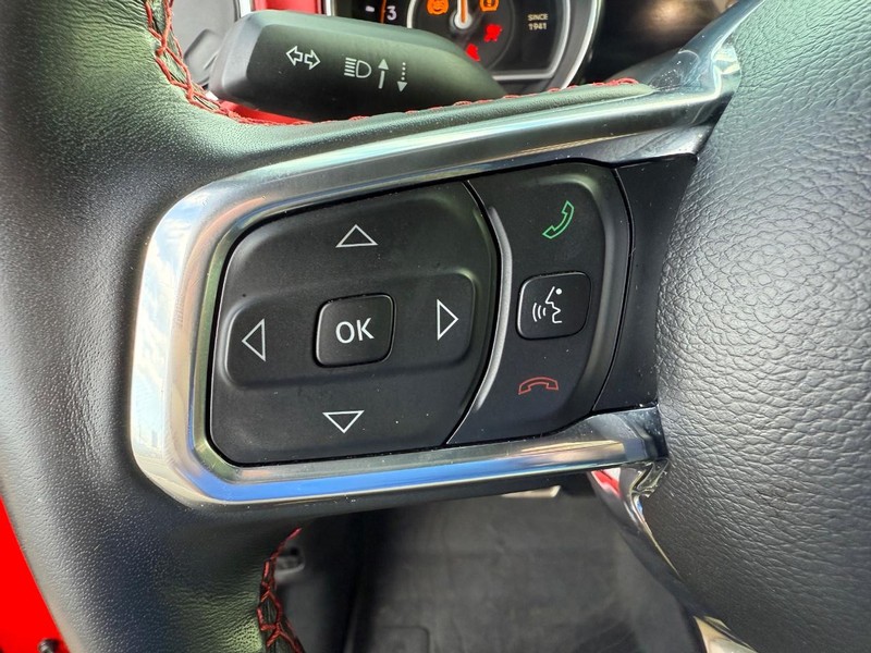 Jeep Wrangler Vehicle Full-screen Gallery Image 19