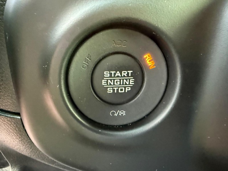 Jeep Wrangler Vehicle Full-screen Gallery Image 21