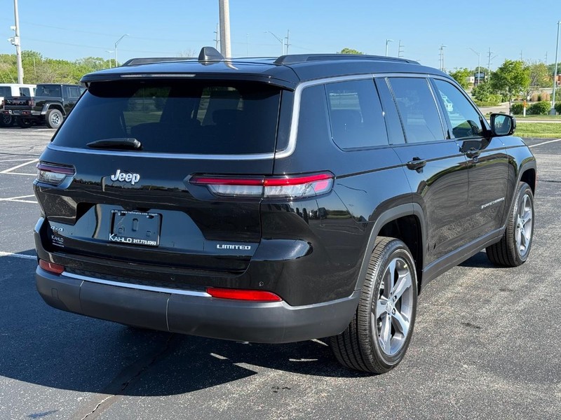 Jeep Grand Cherokee L Vehicle Full-screen Gallery Image 3