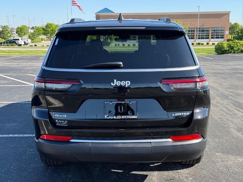 Jeep Grand Cherokee L Vehicle Full-screen Gallery Image 4