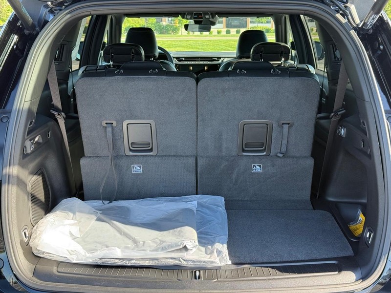 Jeep Grand Cherokee L Vehicle Full-screen Gallery Image 7