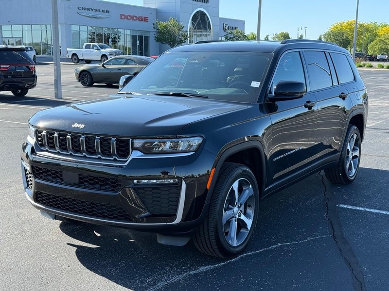 Jeep Grand Cherokee L Vehicle Full-screen Gallery Image 9