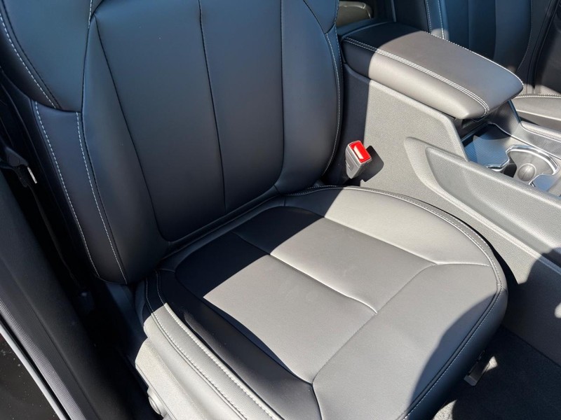 Jeep Grand Cherokee L Vehicle Full-screen Gallery Image 17