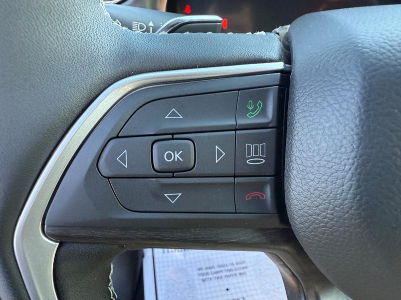 Jeep Grand Cherokee L Vehicle Full-screen Gallery Image 21