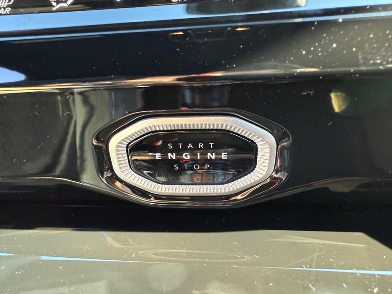 Jeep Grand Cherokee L Vehicle Full-screen Gallery Image 23