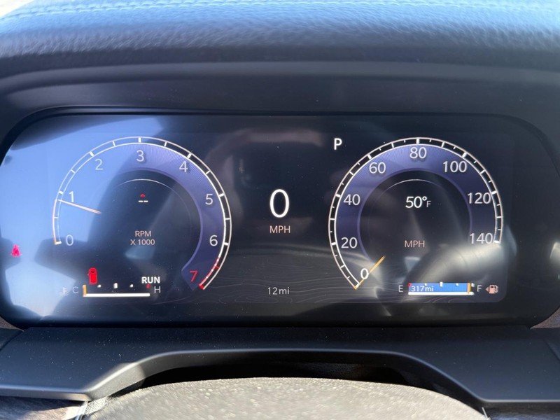 Jeep Grand Cherokee L Vehicle Full-screen Gallery Image 28