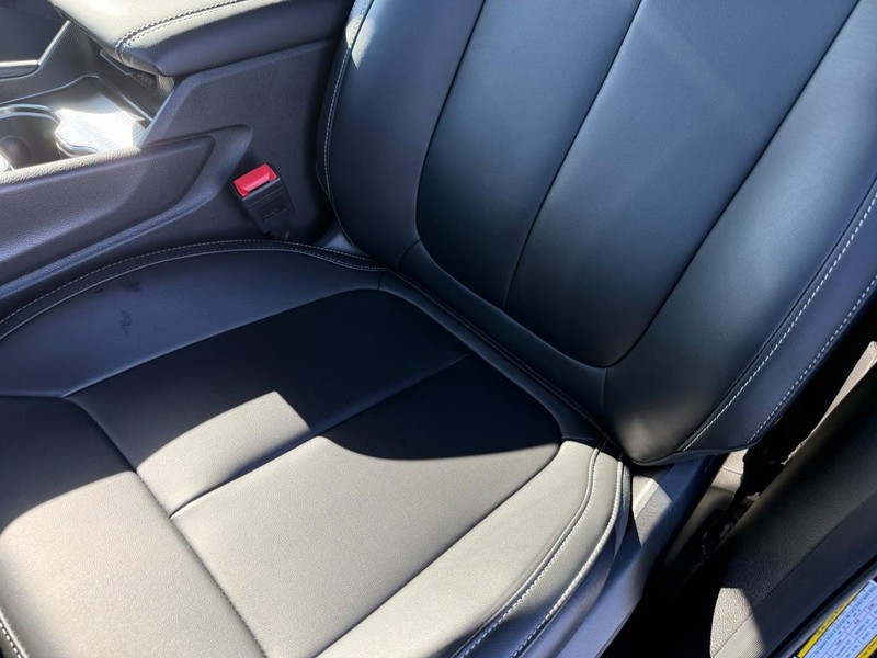 Jeep Grand Cherokee L Vehicle Full-screen Gallery Image 30