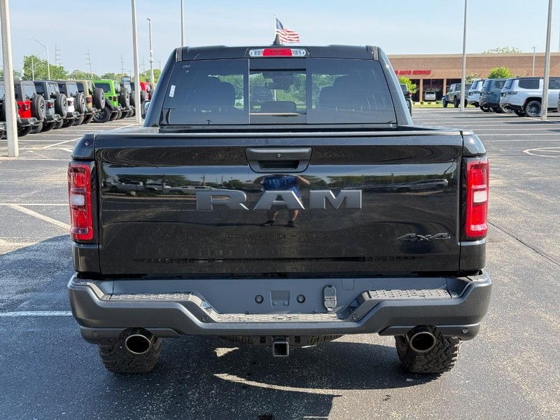 Ram 1500 Vehicle Full-screen Gallery Image 4