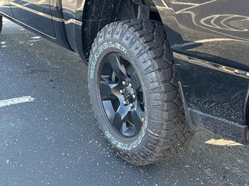 Ram 1500 Vehicle Full-screen Gallery Image 6