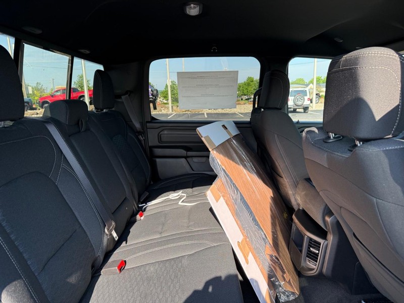 Ram 1500 Vehicle Full-screen Gallery Image 10