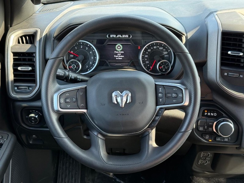 Ram 1500 Vehicle Full-screen Gallery Image 13