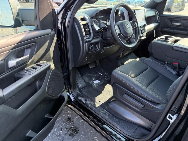 Ram 1500 Vehicle Full-screen Gallery Image 16