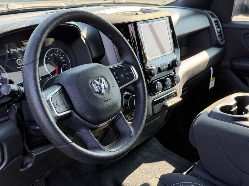 Ram 1500 Vehicle Full-screen Gallery Image 18