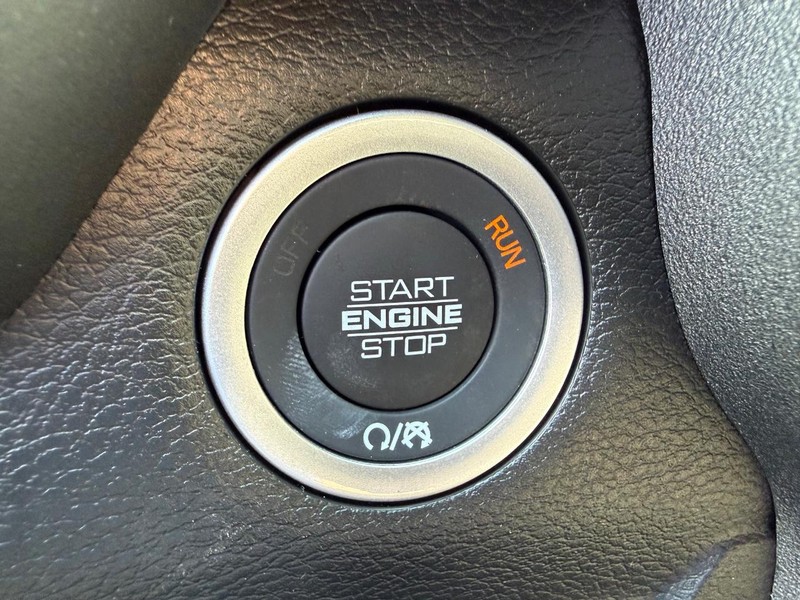 Ram 1500 Vehicle Full-screen Gallery Image 21