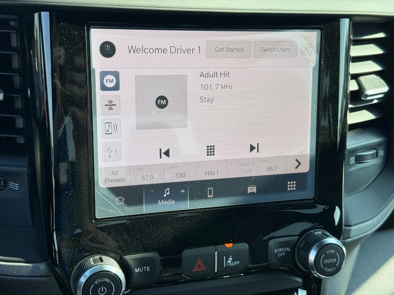 Ram 1500 Vehicle Full-screen Gallery Image 22