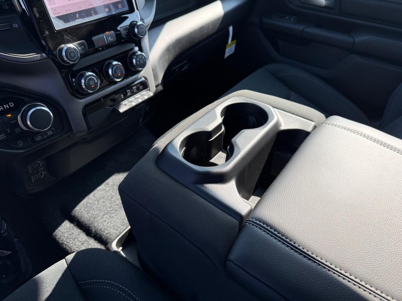 Ram 1500 Vehicle Full-screen Gallery Image 25