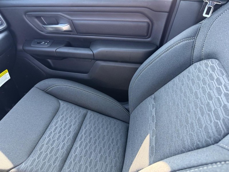 Ram 1500 Vehicle Full-screen Gallery Image 26