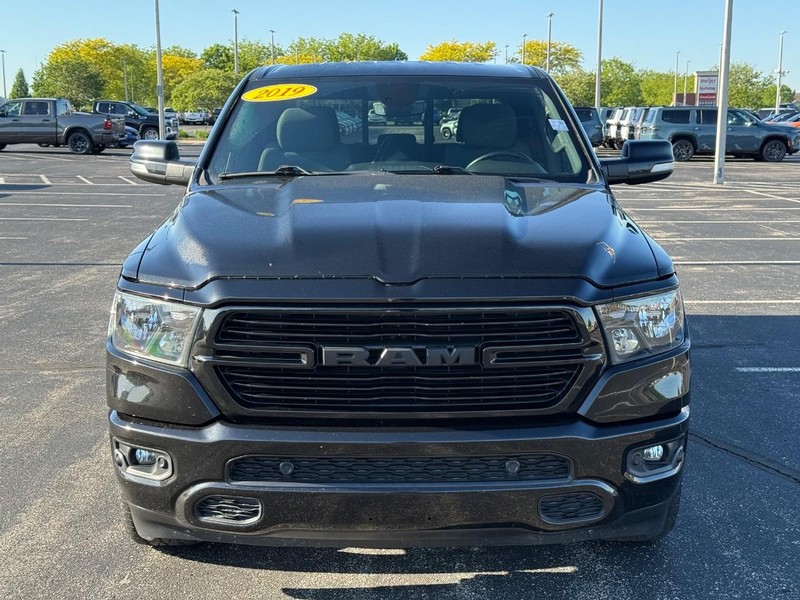 Ram 1500 Vehicle Full-screen Gallery Image 9