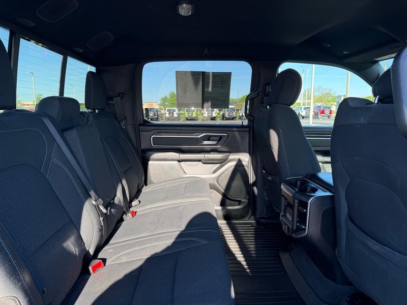 Ram 1500 Vehicle Full-screen Gallery Image 10