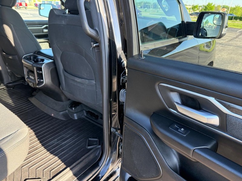 Ram 1500 Vehicle Full-screen Gallery Image 11