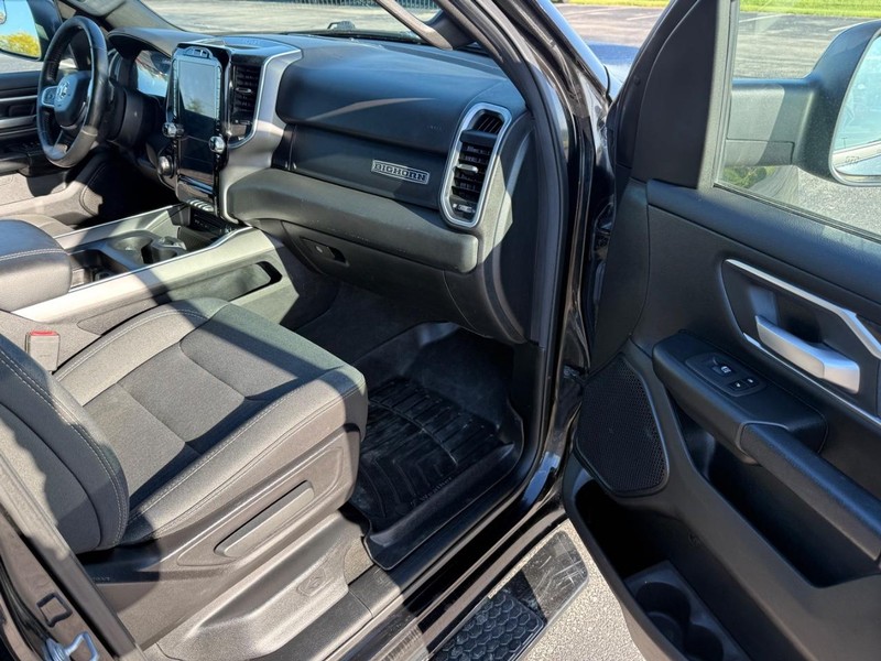 Ram 1500 Vehicle Full-screen Gallery Image 14