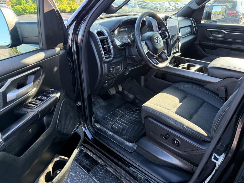 Ram 1500 Vehicle Full-screen Gallery Image 16