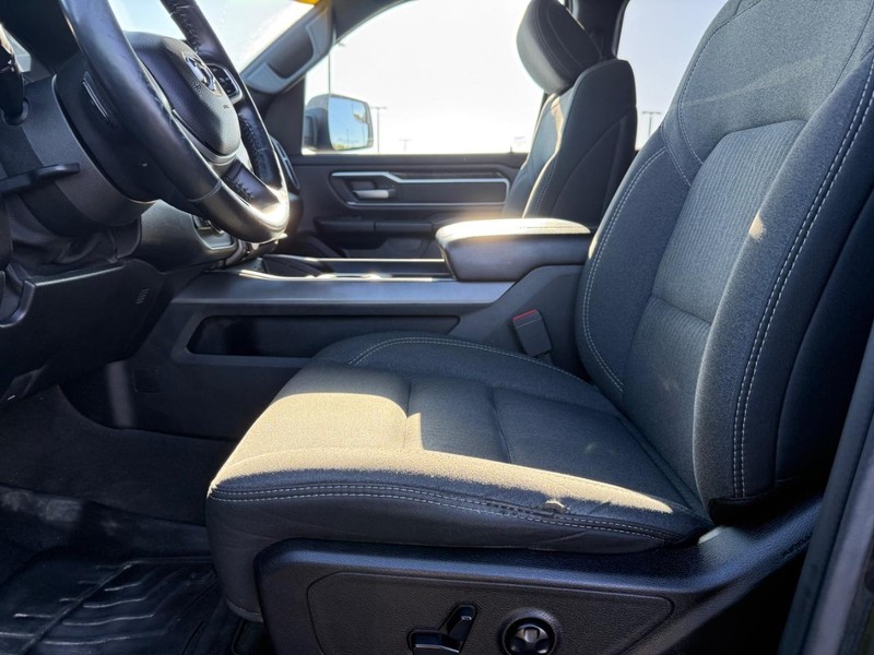 Ram 1500 Vehicle Full-screen Gallery Image 17