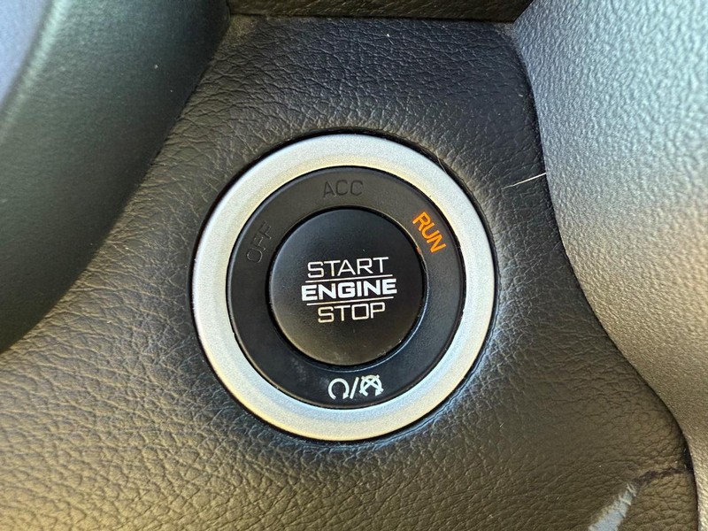Ram 1500 Vehicle Full-screen Gallery Image 21