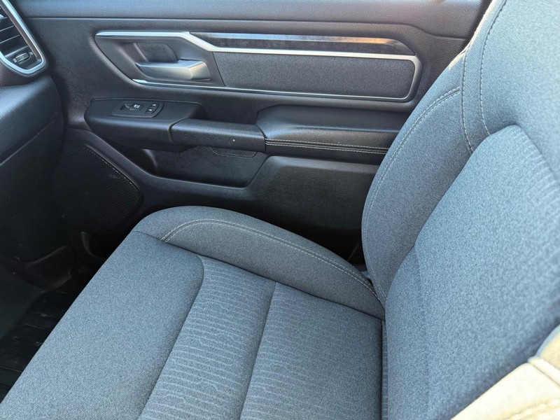 Ram 1500 Vehicle Full-screen Gallery Image 26