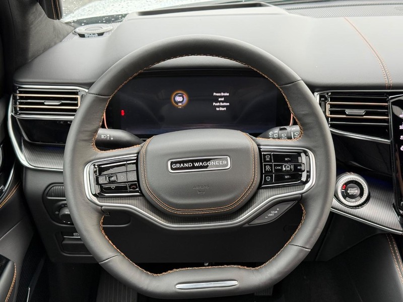 Jeep Grand Wagoneer L Vehicle Full-screen Gallery Image 17