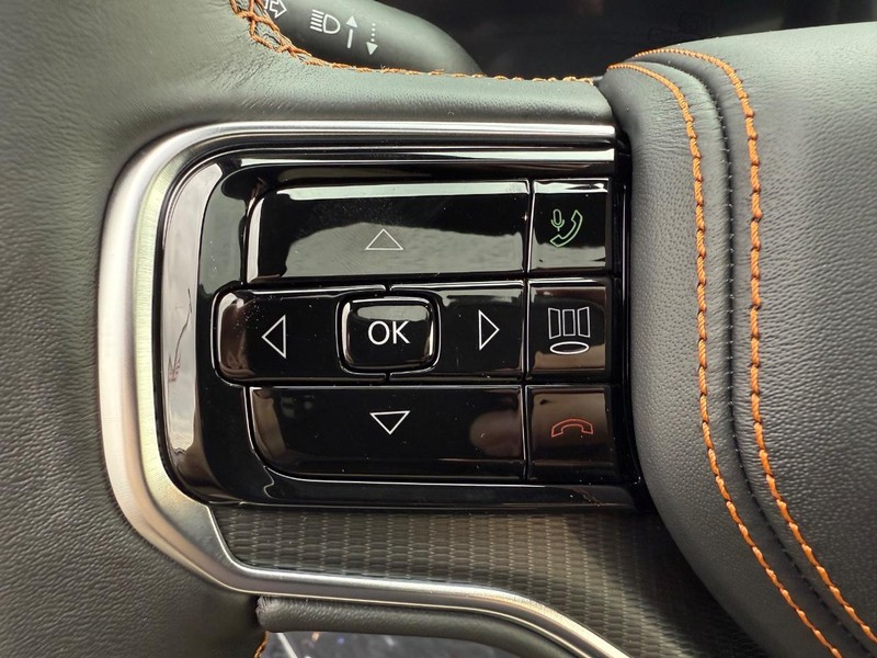 Jeep Grand Wagoneer L Vehicle Full-screen Gallery Image 23
