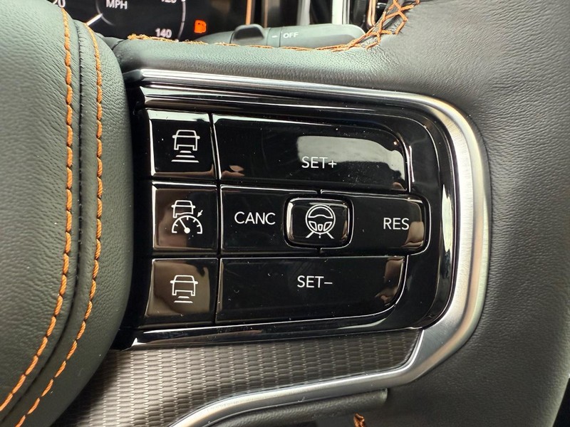 Jeep Grand Wagoneer L Vehicle Full-screen Gallery Image 24
