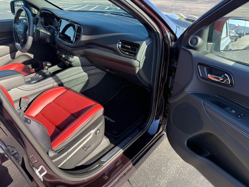 Dodge Durango Vehicle Full-screen Gallery Image 17