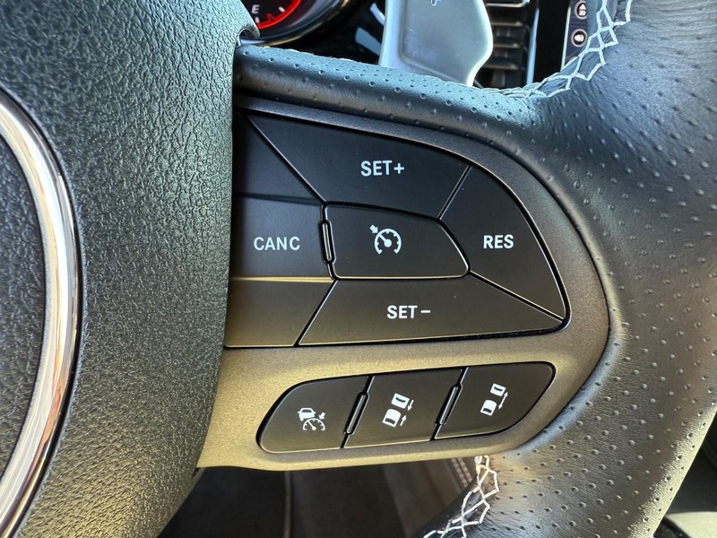 Dodge Durango Vehicle Full-screen Gallery Image 23