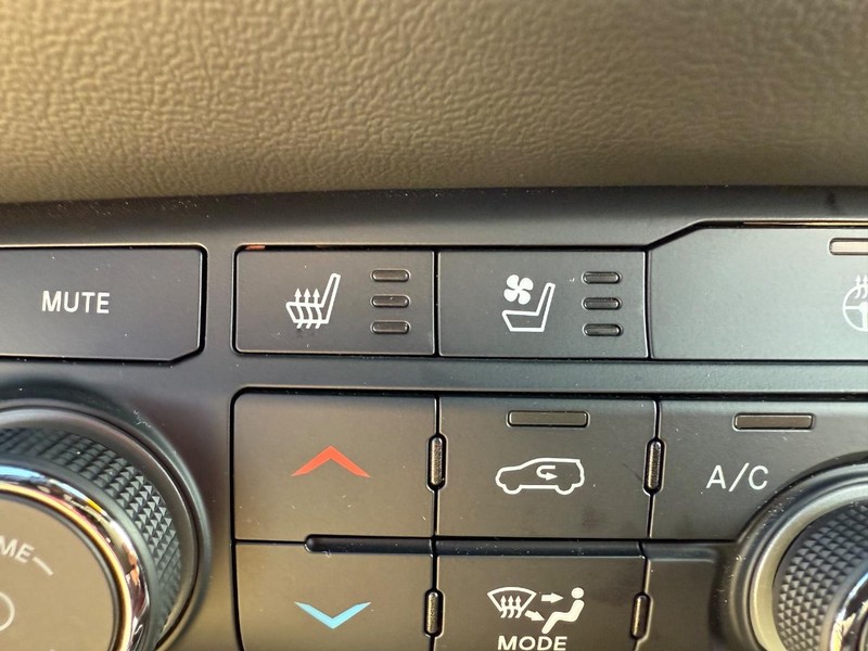 Dodge Durango Vehicle Full-screen Gallery Image 25