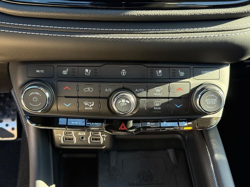 Dodge Durango Vehicle Full-screen Gallery Image 28