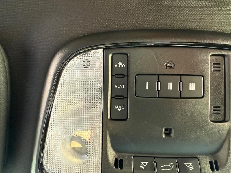 Dodge Durango Vehicle Full-screen Gallery Image 31